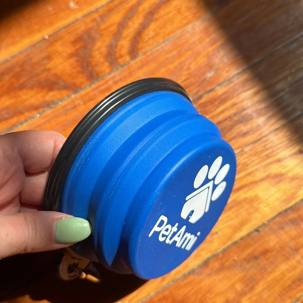 NWOT Portable water bowls for pets